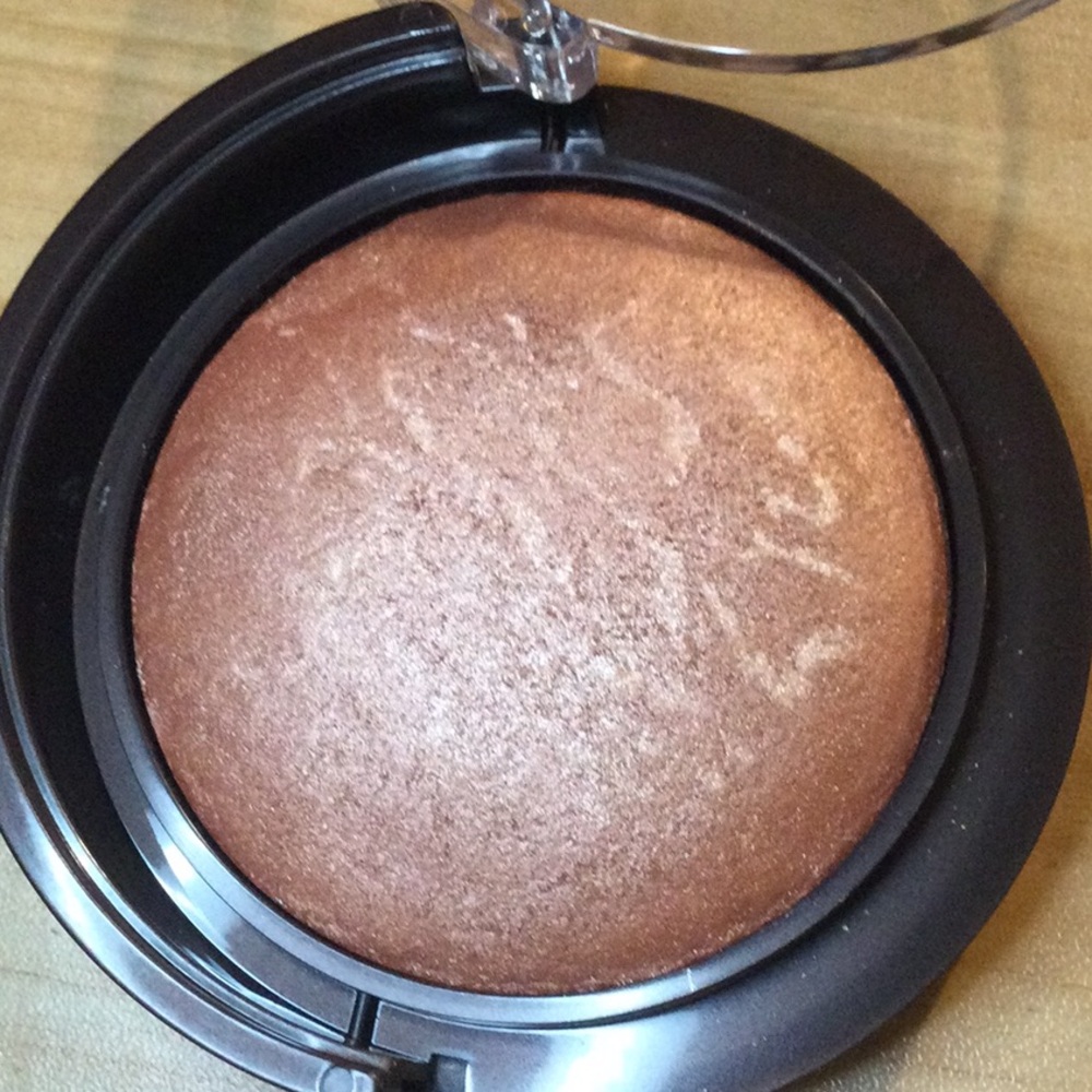 LORAC TANtalizer Baked Bronzer - Warm Bronze DISCONTINUED FULL SIZE - Picture 3 of 3